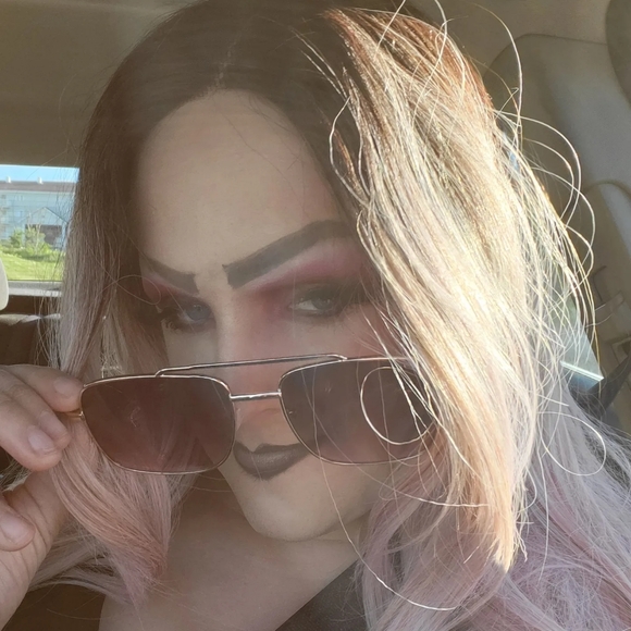 Meet your Posher, Britney - Picture 4 of 4